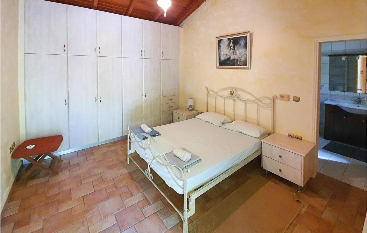 Lovely Home In Kiato With Wifi Exterior foto