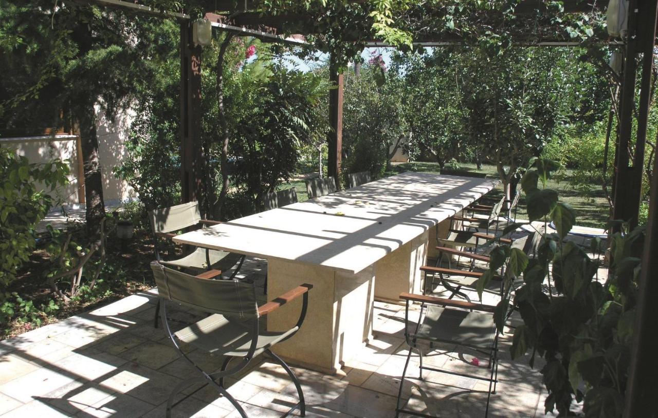 Lovely Home In Kiato With Wifi Exterior foto