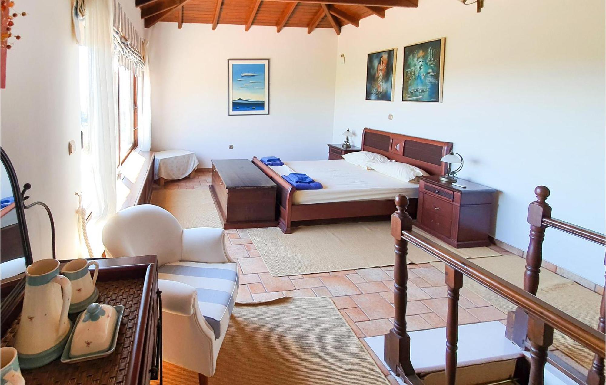 Lovely Home In Kiato With Wifi Exterior foto